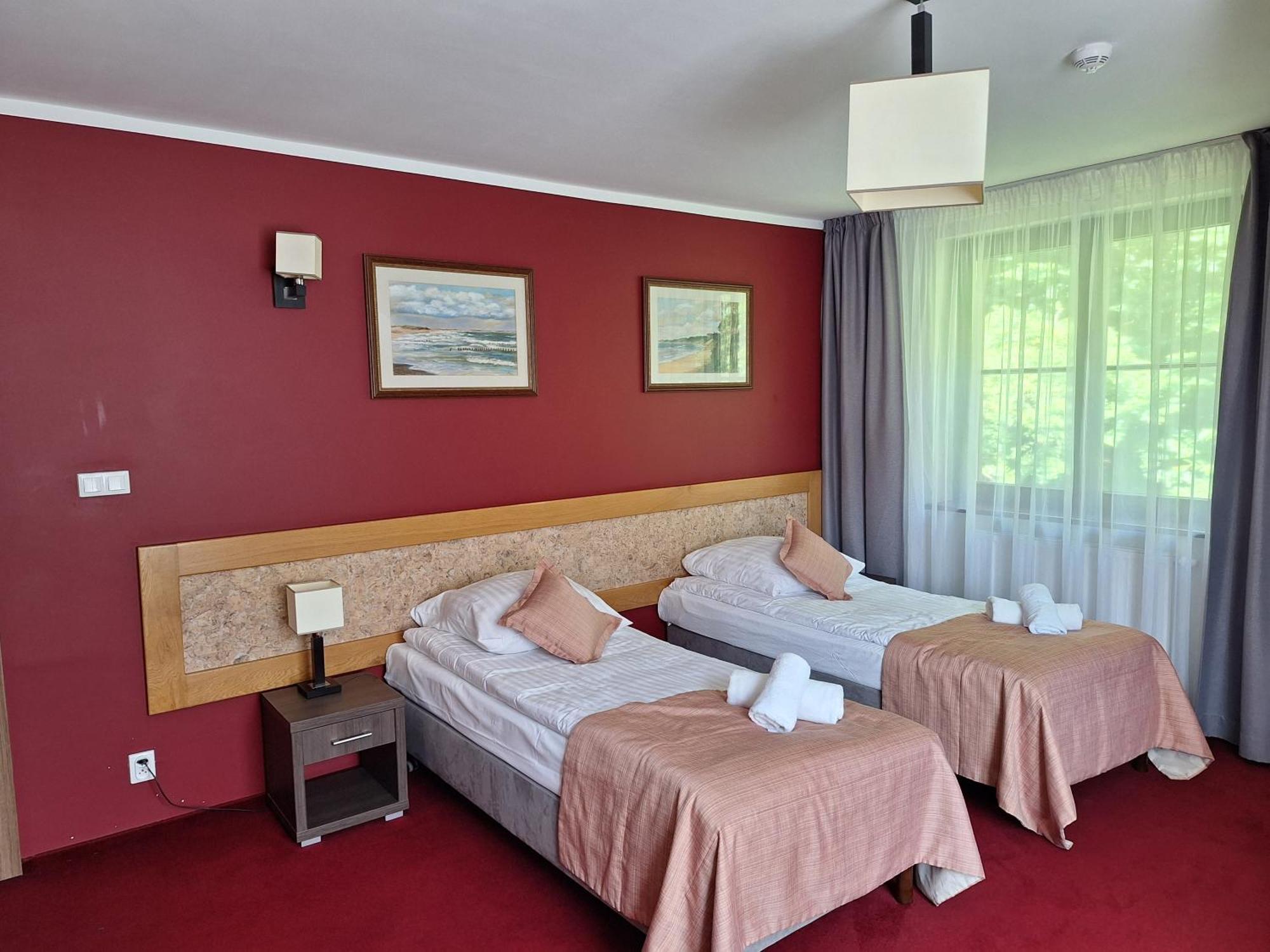 Osrodek Szkoleniowo-Wypoczynkowy "Lesnik" Hotel Ustka Exterior foto