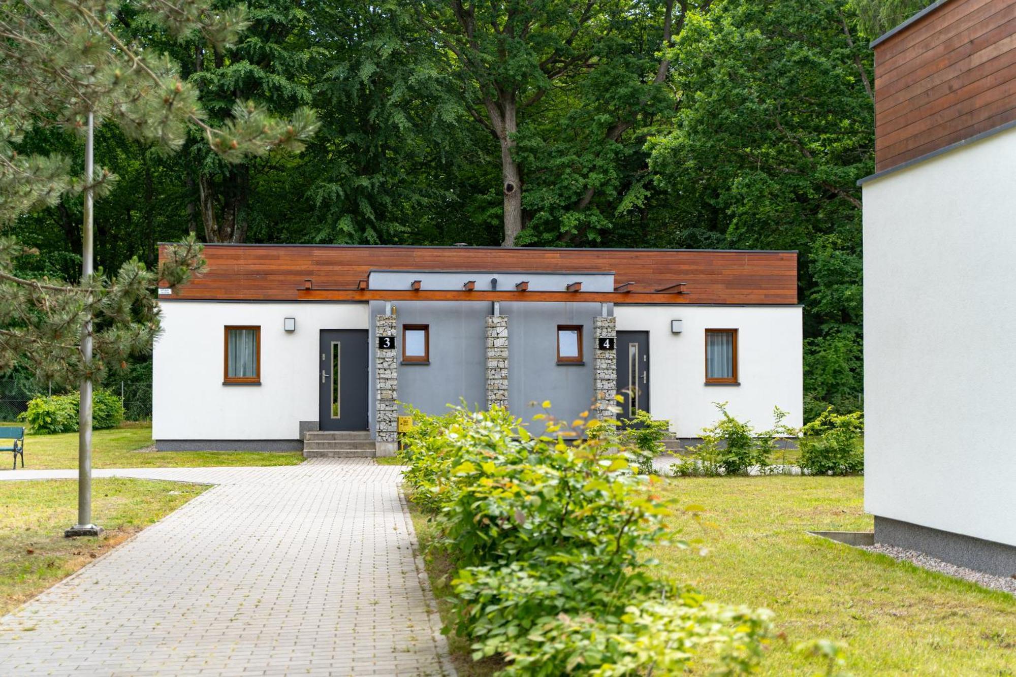 Osrodek Szkoleniowo-Wypoczynkowy "Lesnik" Hotel Ustka Exterior foto